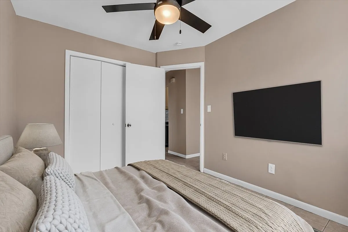 1 bed, 550 sqft, $1,200 — Photo 2