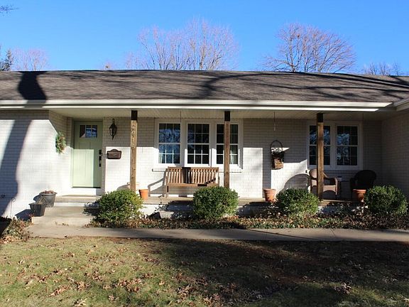 3rd image of 2916 S Chantilly Lane