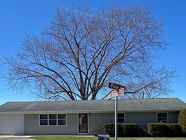 504 S Pine St — exterior photo