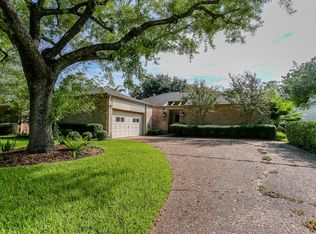 12346 Meadow Lake Dr, Houston, TX 77077