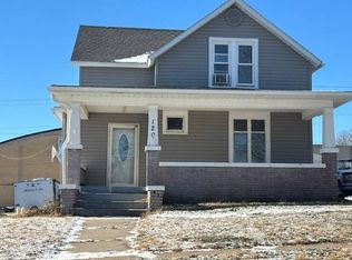 120 S 4th St, Howells, NE 68641