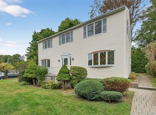 10 Heathcote Rd, Carmel, NY 10512