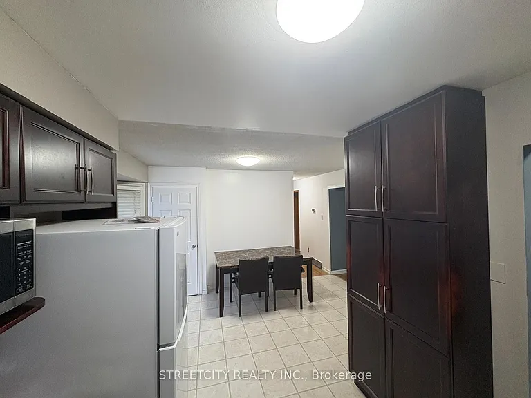 34 Glenroy Rd — Photo 7