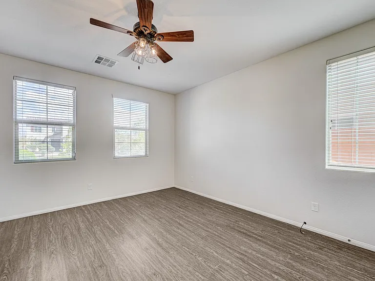 6637 Cliff Shore Ct — Photo 25