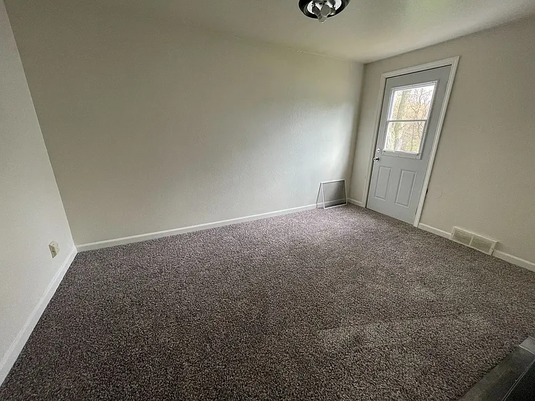 203 Highridge Ave — Photo 4