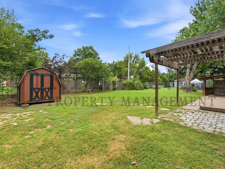 9923 W Binter Ln — Photo 13