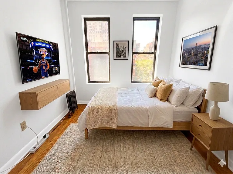 370 W 51st St #3A — Photo 3