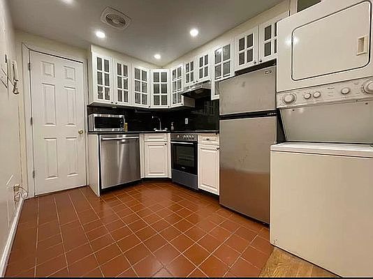 5th image of 119 Bank St APT 3H
