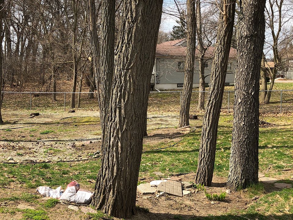 2nd image of 160 W Wise Rd