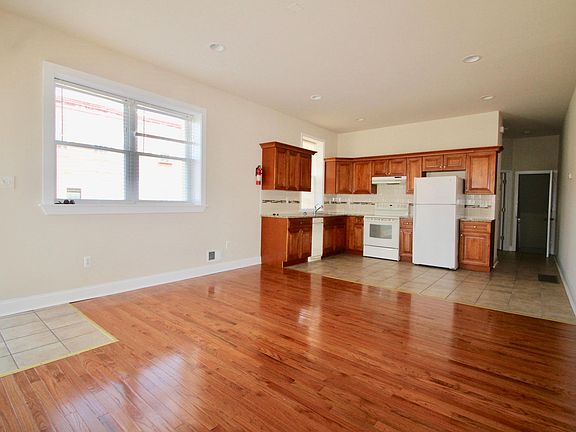 2nd image of 2501 E Clearfield St #1ST