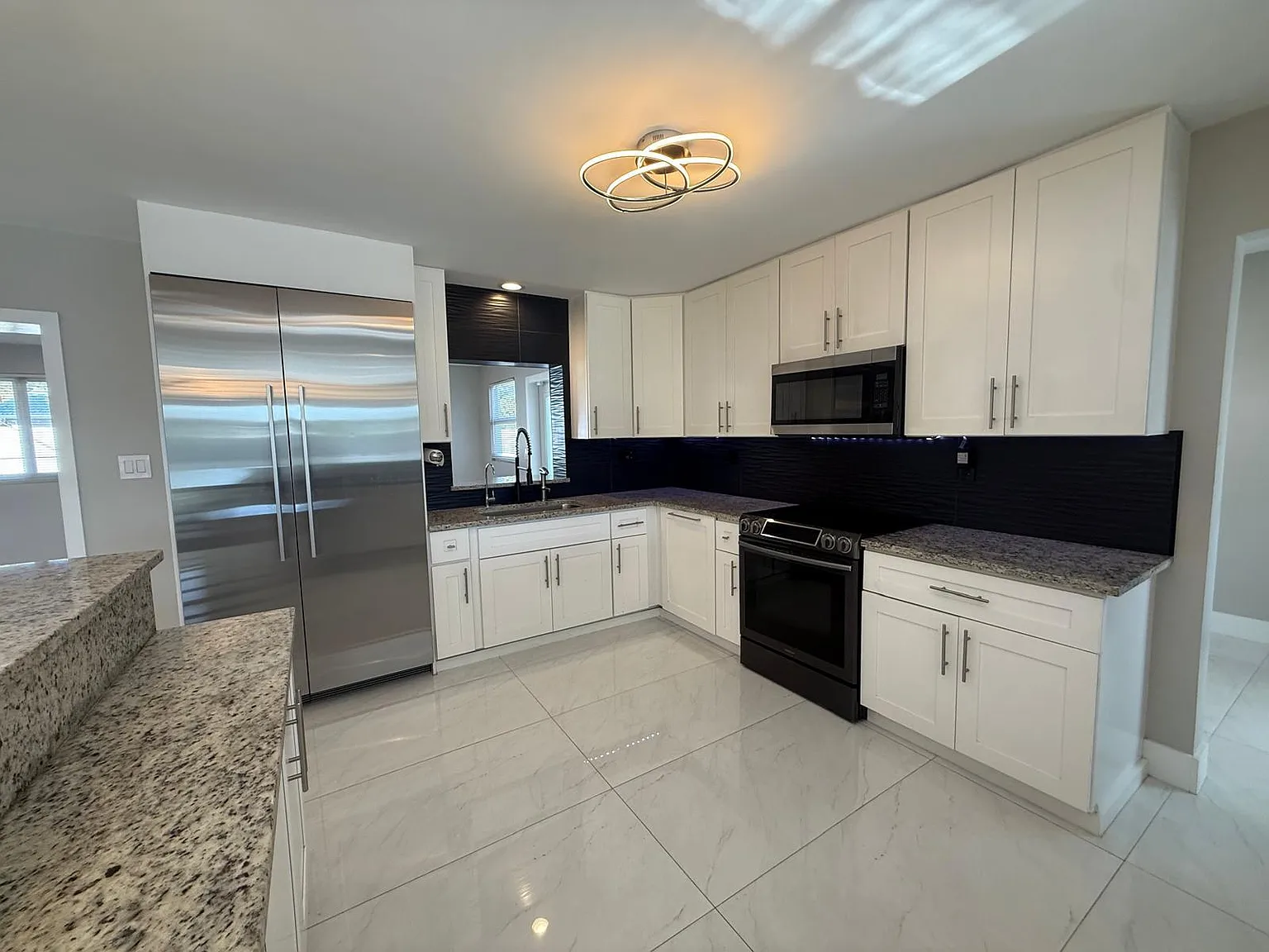 3 bed, 2.0 bath, 1475 sqft, $4,500 — Photo 2