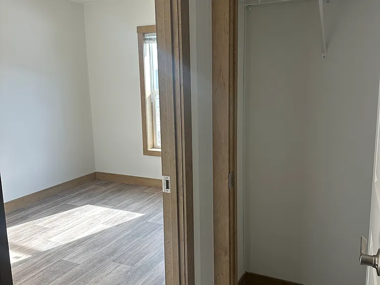 203 E 37th Pl — Photo 6