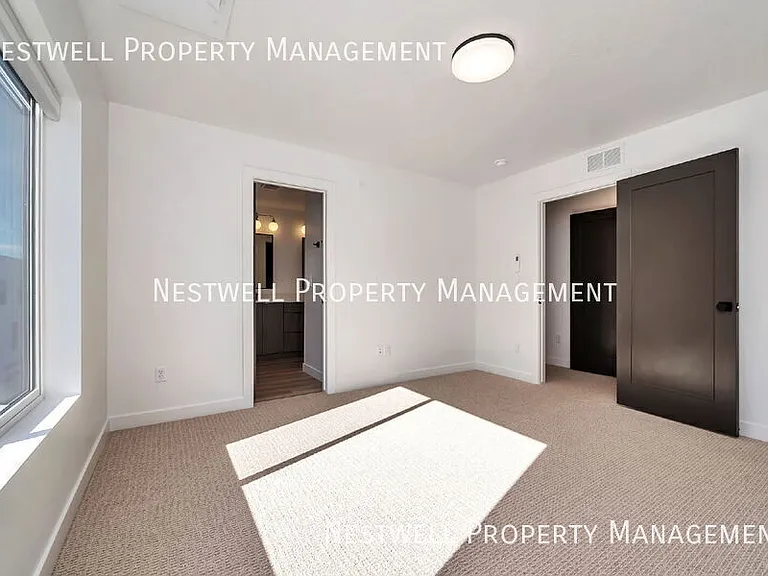 593 E Betsey Cv S — Photo 10