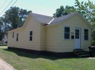 330 4th St, Tracy, MN 56175