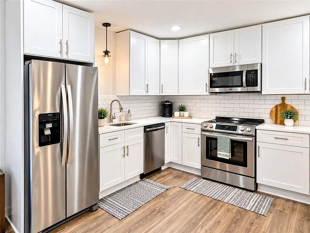 2 bed, 1.0 bath, 900 sqft, $2,300 — Photo 3