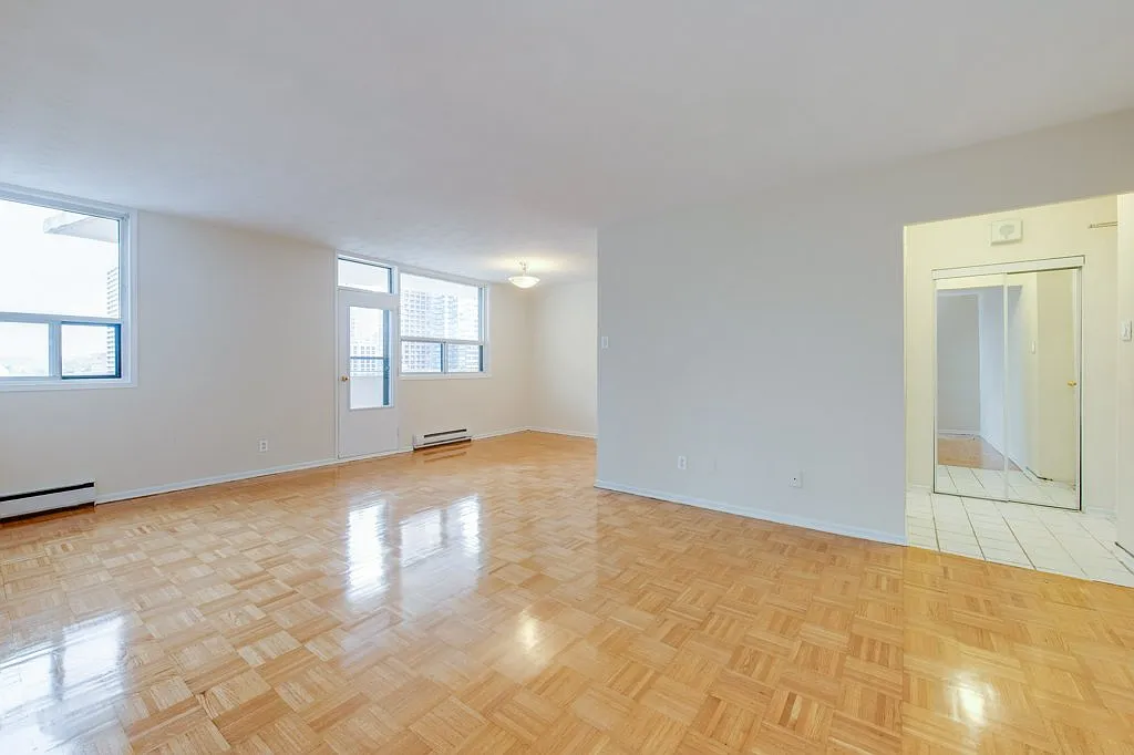 10 Huntley St — Photo 3
