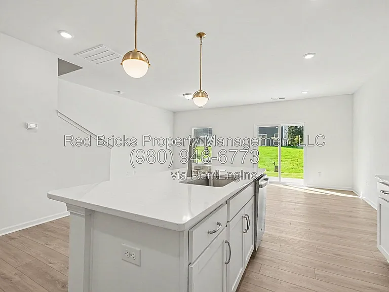 826 Earhart St NW — Photo 15