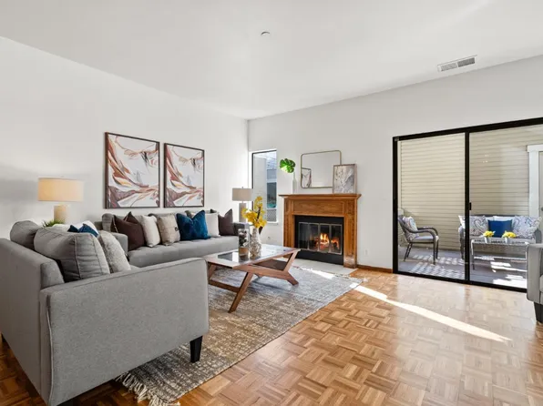 995 La Mesa Ter Unit C, Sunnyvale, CA 94086