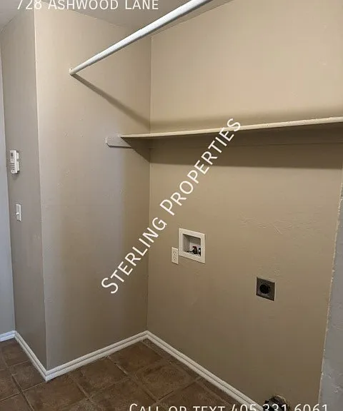 728 Ashwood Ln — Photo 37