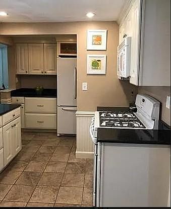 3rd image of 22 Fernwood Ave