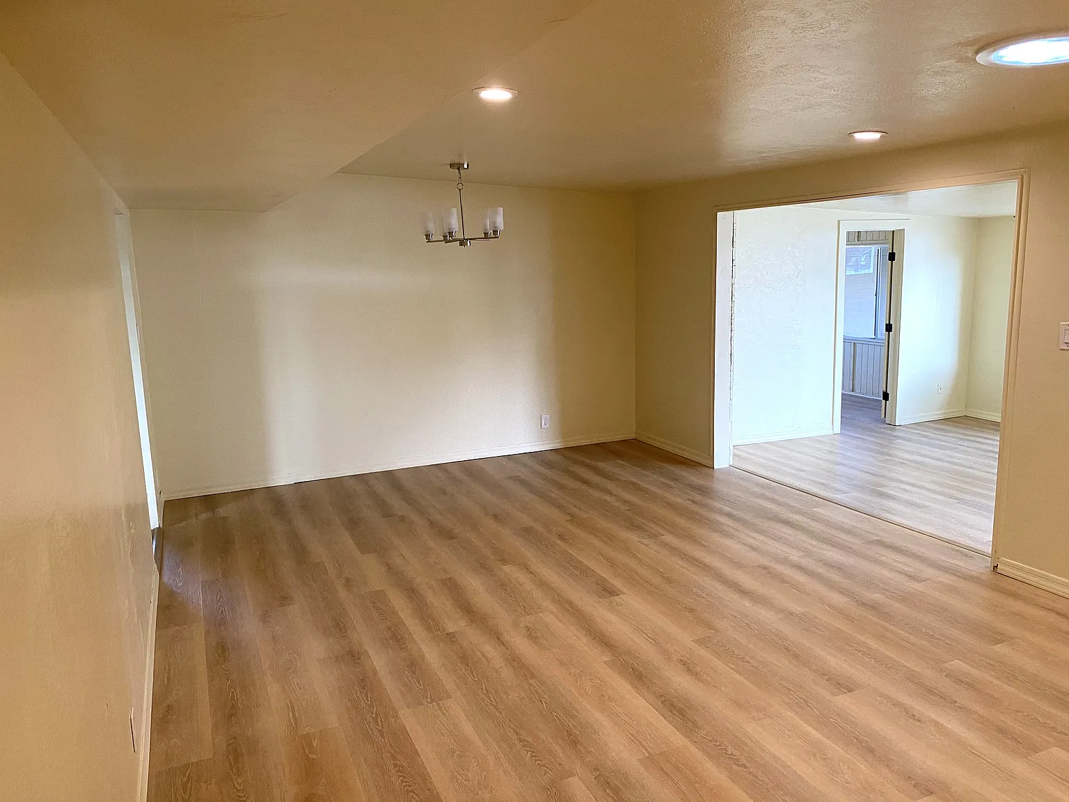 4 bed, 1972 sqft, $2,345 — Photo 3