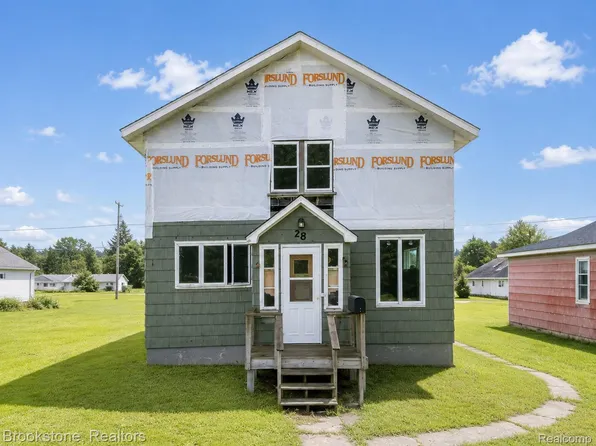28 N 5th Ave, Iron River, MI 49935