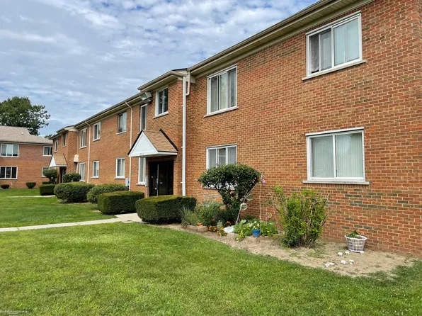 31801 Kelly Rd APT 24, Fraser, MI 48026