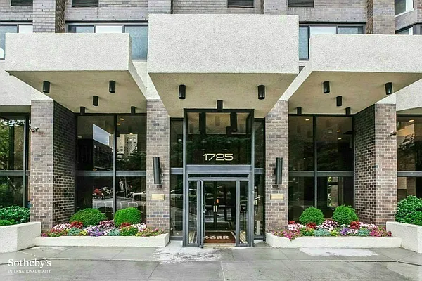 Sold by Sotheby's International Realty | media 25