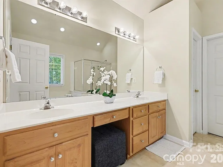 16919 Laureate Rd — Photo 8