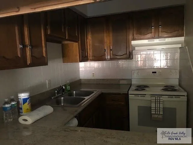 1 bed, 1.5 bath, 711 sqft, $1,200 — Photo 3