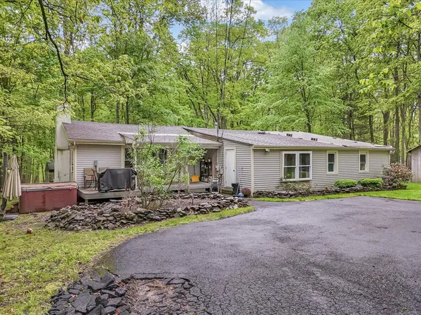 3405 Masons Ln, East Stroudsburg, PA 18302