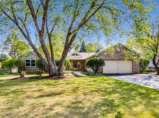 57 Crystal Ridge Dr, Crystal Lake, IL 60012