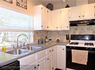 11451 NW 37th Pl, Sunrise, FL 33323