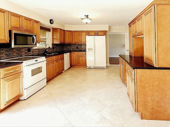5th image of 1089 Hilliard Dr