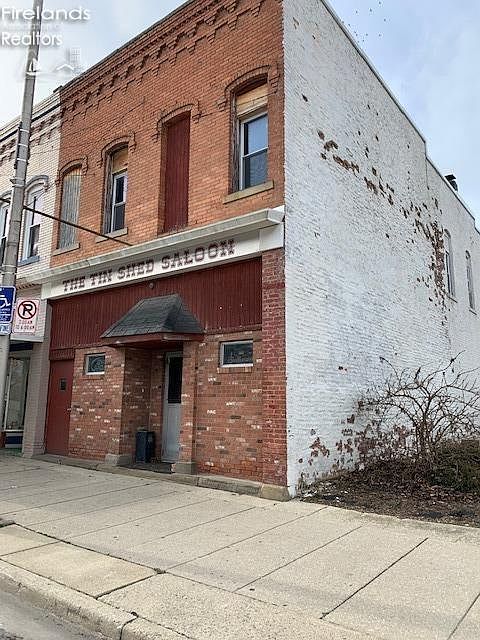 1st image of 6 S Myrtle Ave