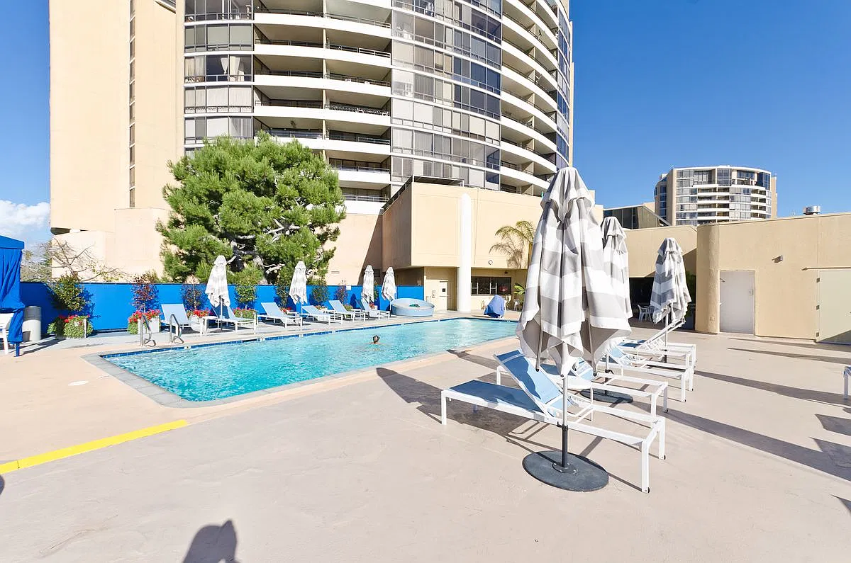 4316 Marina City Dr — Photo 4