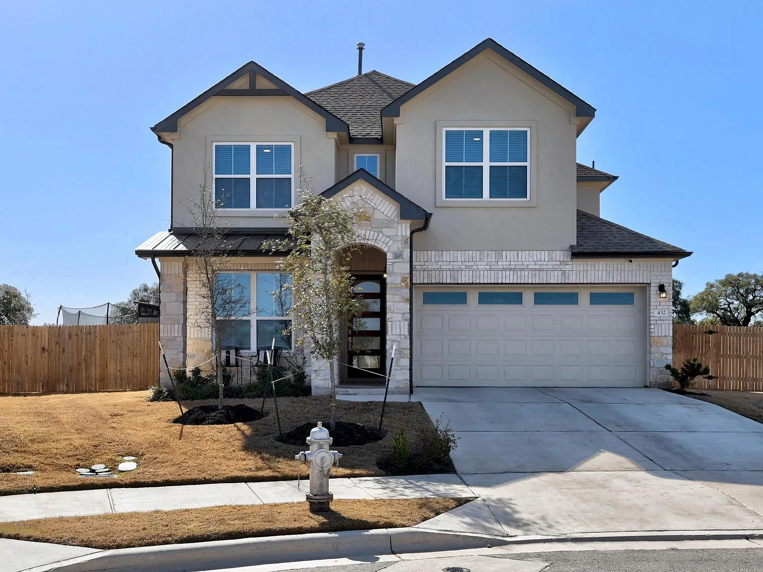 4 bed, 2.5 bath, 2548 sqft, $3,000 — Photo 2