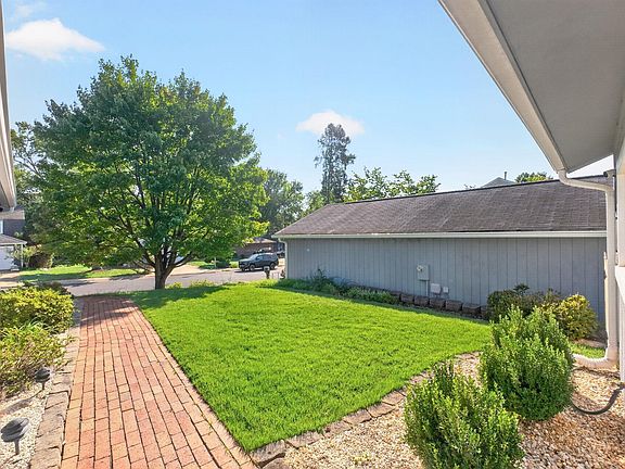 2nd image of 262 Lakeview Dr