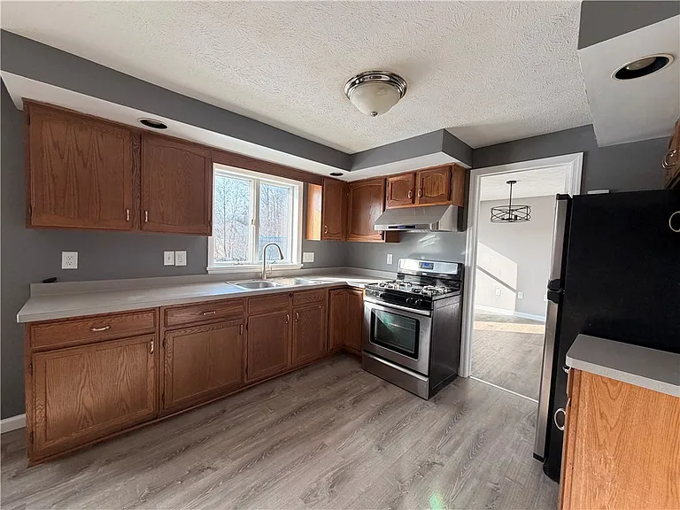 598 Bram Hall Dr — Photo 2