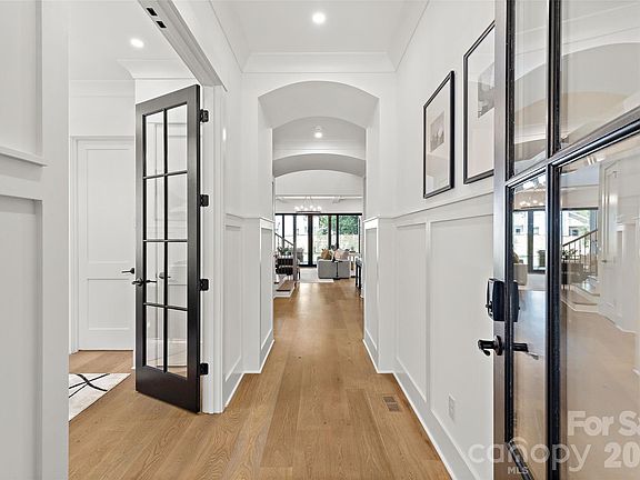 5th image of 3035 Florida Ave