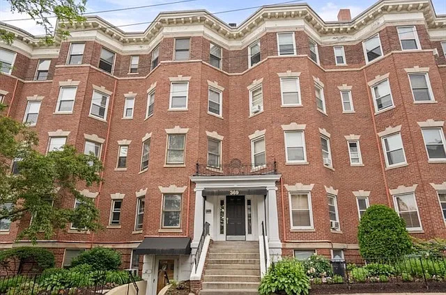 369 Tappan St #12 — Photo 8