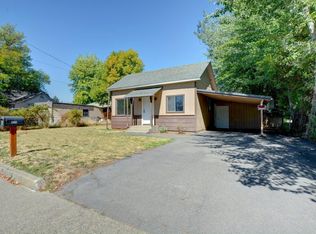 808 NE D St, Grants Pass, OR 97526