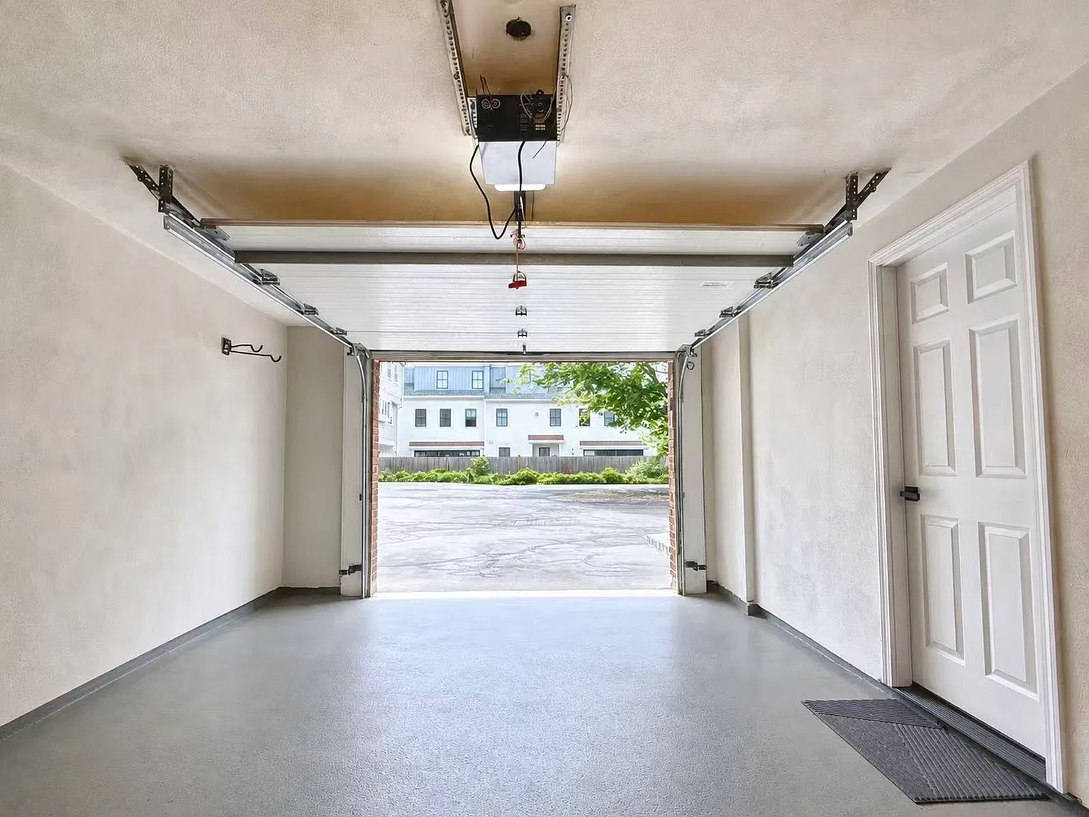 2 bed, 2.5 bath, 1471 sqft, $4,100 — Photo 4