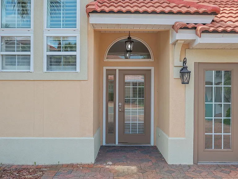 272 Calusa Blvd — Photo 4
