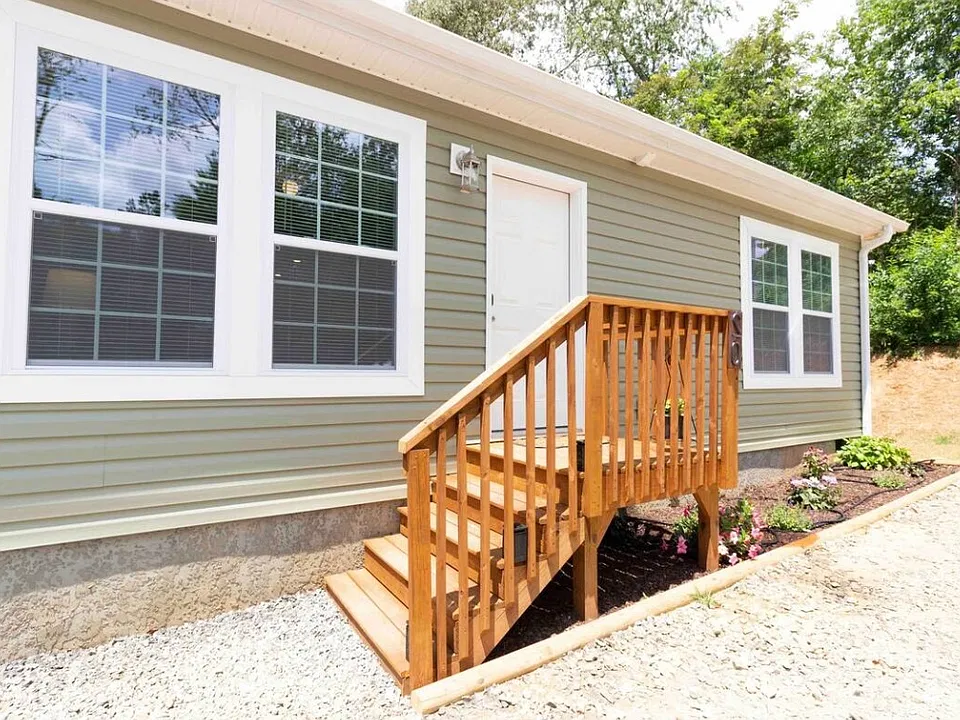 20 Beulah Ln