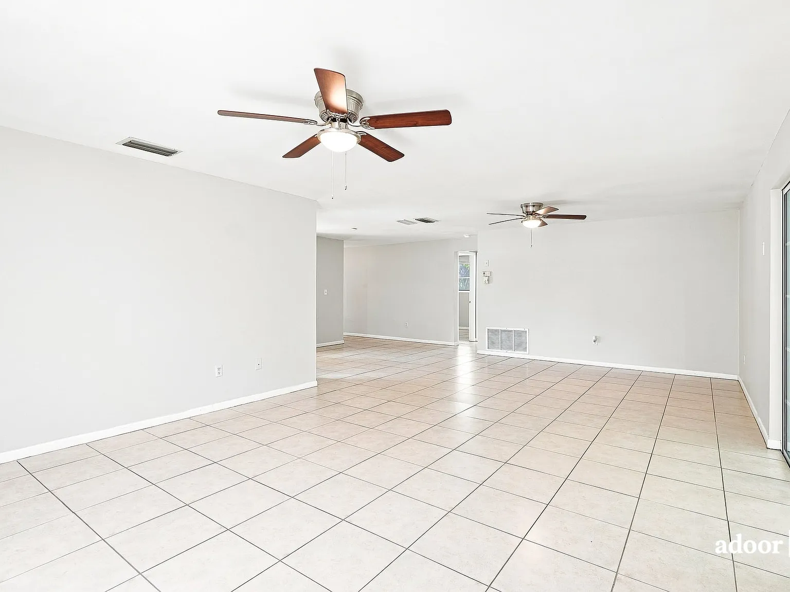 3 bed, 2.0 bath, 1388 sqft, $1,545 — Photo 4