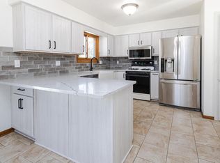 2006 Garland Ave, Waukesha, WI 53188