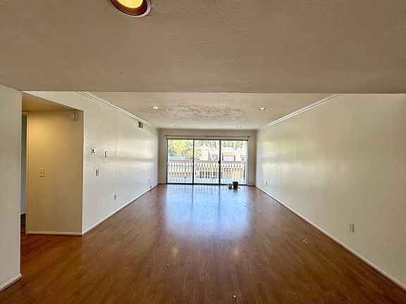5th image of 500 S Oak Knoll Ave #500