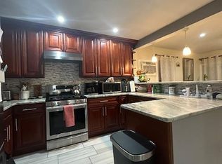 31 S Grove St, Valley Stream, NY 11580