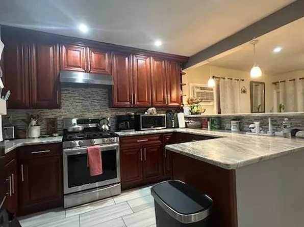 31 S Grove Street, Valley Stream, NY 11580